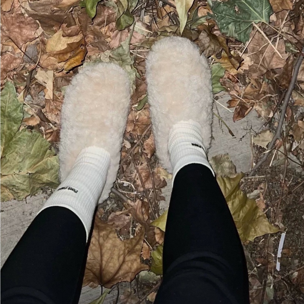 Boutique Cozy Cream Fuzzy Women's Slippers